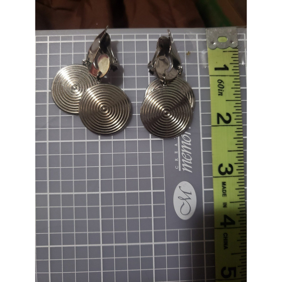 Vintage 1980s Silver Spiral Disc Dangle Clip On Earrings - Picture 2 of 3